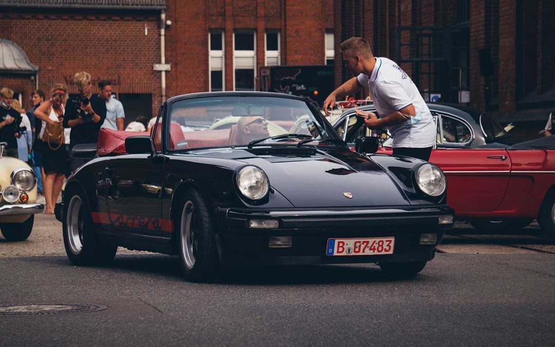 Oldtimer-Veranstaltungen - Phillip Mix begrüßt Porsche 911