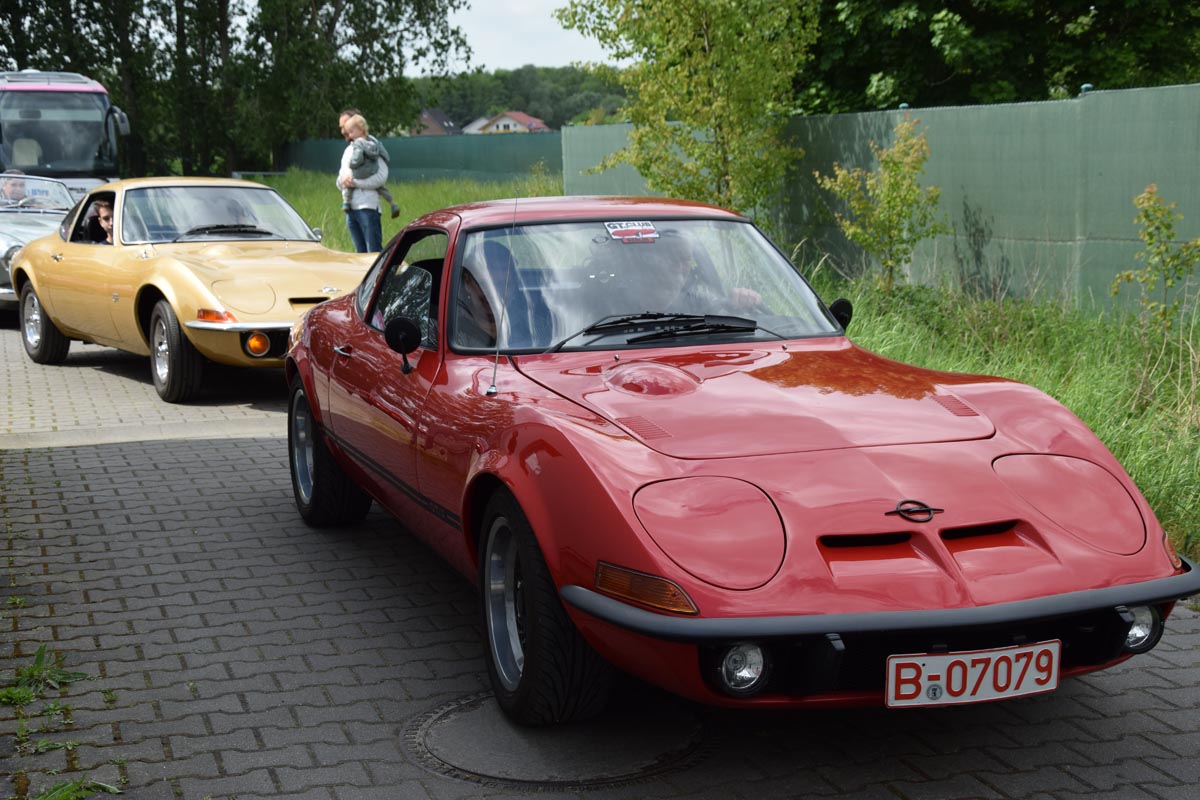 Opel GT in rot und in gold